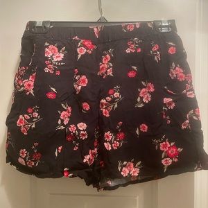 Divided H&M Black Shorts with Flowers, Size 6